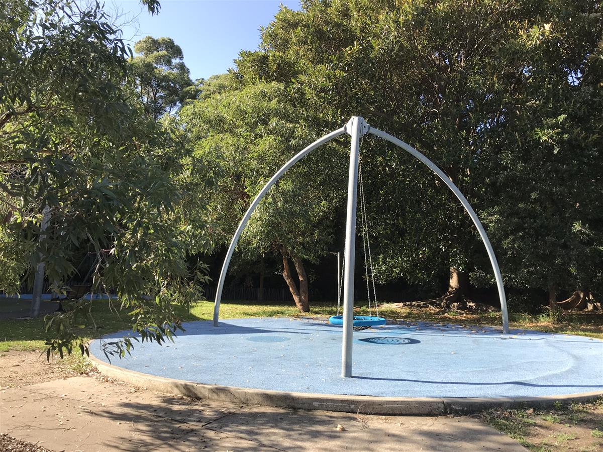 Swing at leichhardt park playground